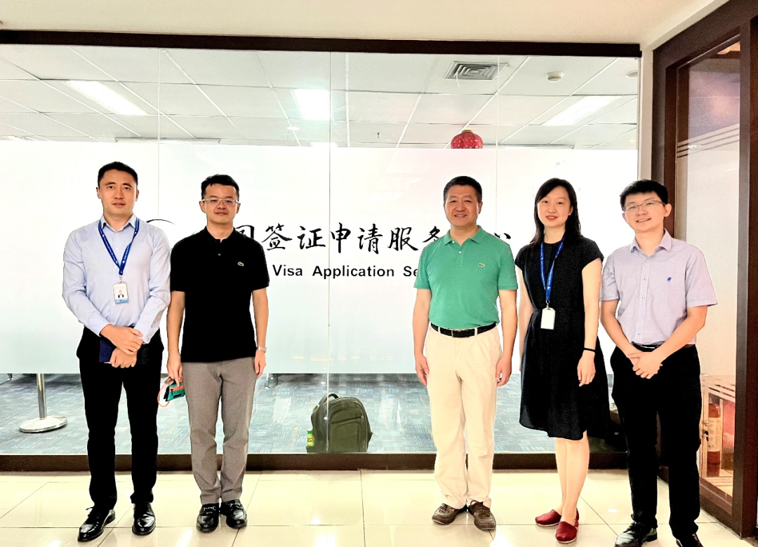 陸慷大使走訪雅加達(dá)中國簽證申請服務(wù)中心