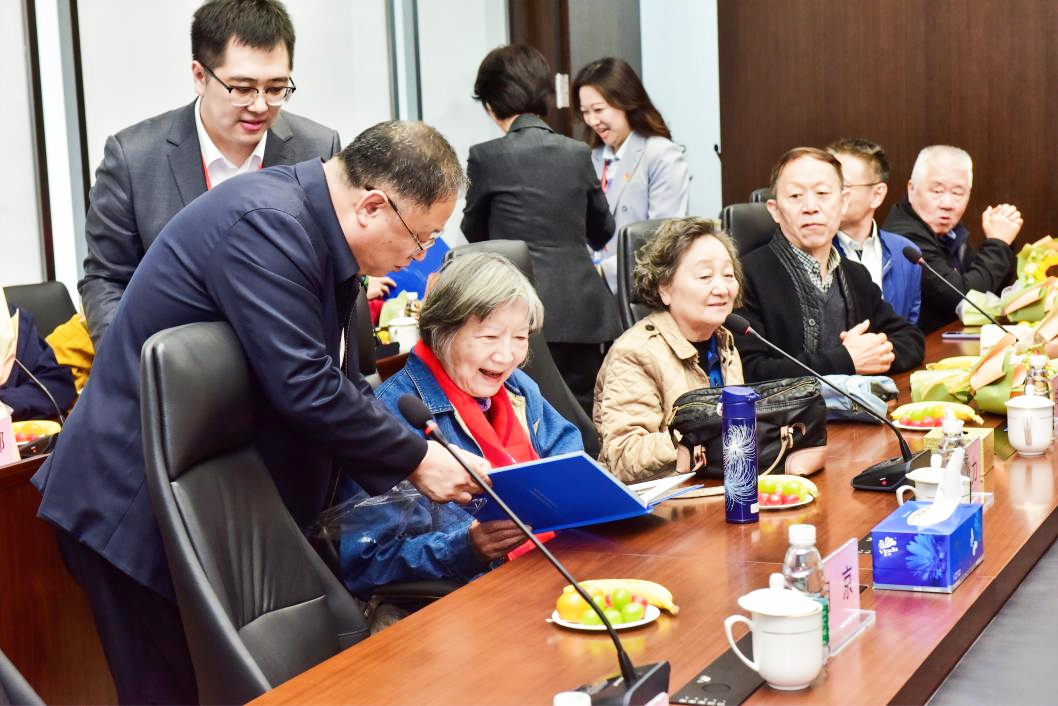 中智集團(tuán)舉辦退休老領(lǐng)導(dǎo)老同志重陽節(jié)座談會(huì)