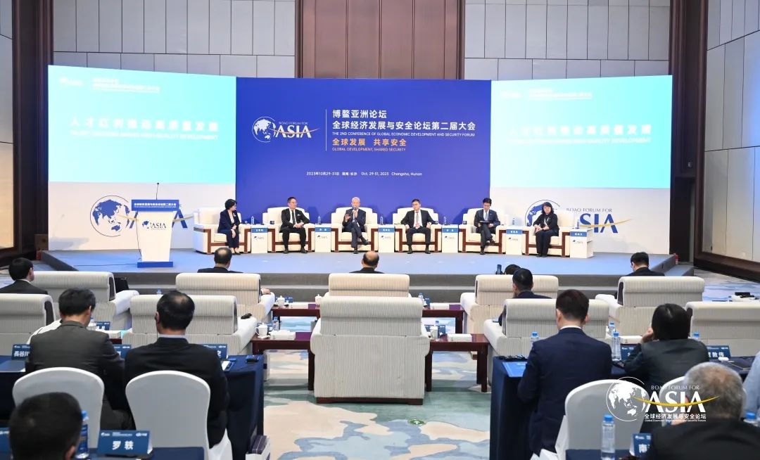 中智集團(tuán)董事長(zhǎng)卜玉龍、總經(jīng)理王曉梅應(yīng)邀出席博鰲經(jīng)安論壇第二屆大會(huì)人才紅利推動(dòng)高質(zhì)量發(fā)展論壇